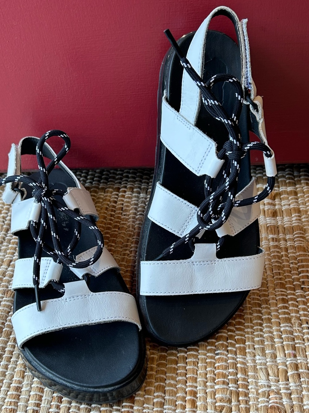 SOREL s7.5 White Leather Lace-Up Sport Sandals-Look NEW! Secure slingback- - Picture 3 of 10
